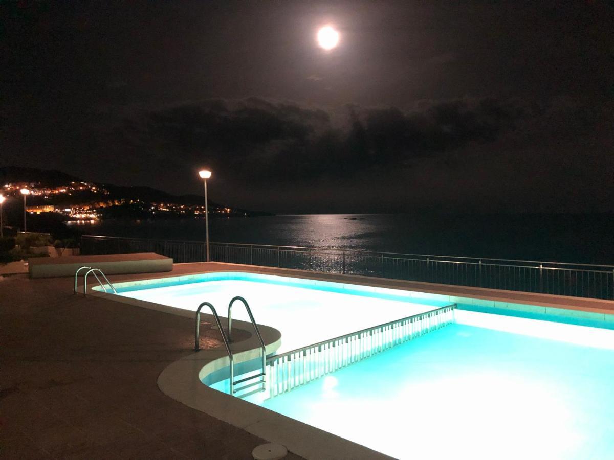 Magnifique Appartement En Front De Mer, Caneylles Roses Exterior photo