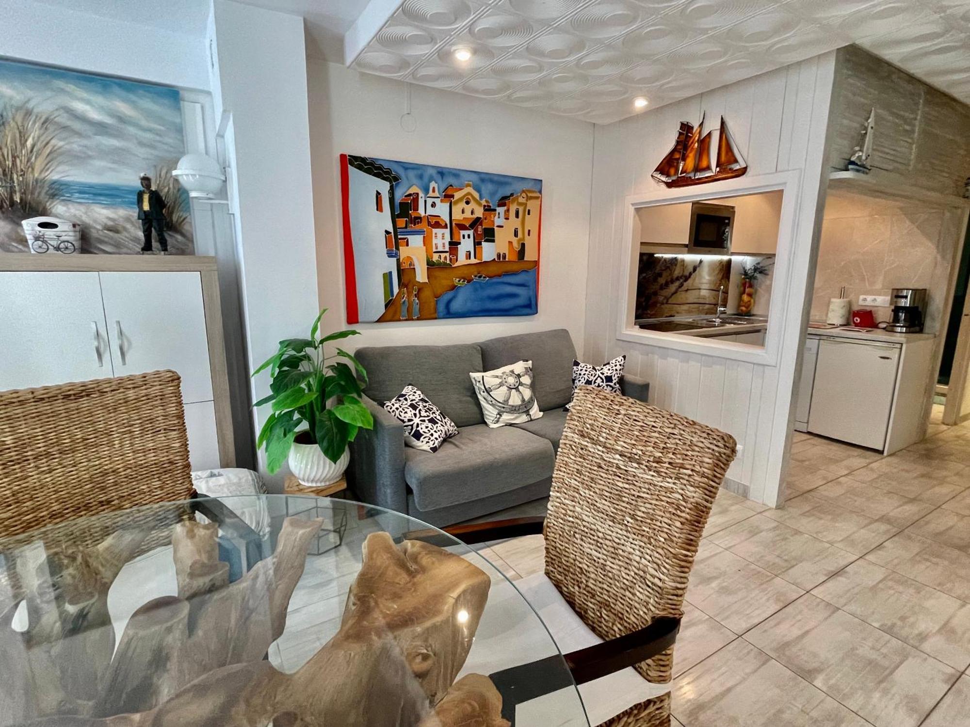 Magnifique Appartement En Front De Mer, Caneylles Roses Exterior photo
