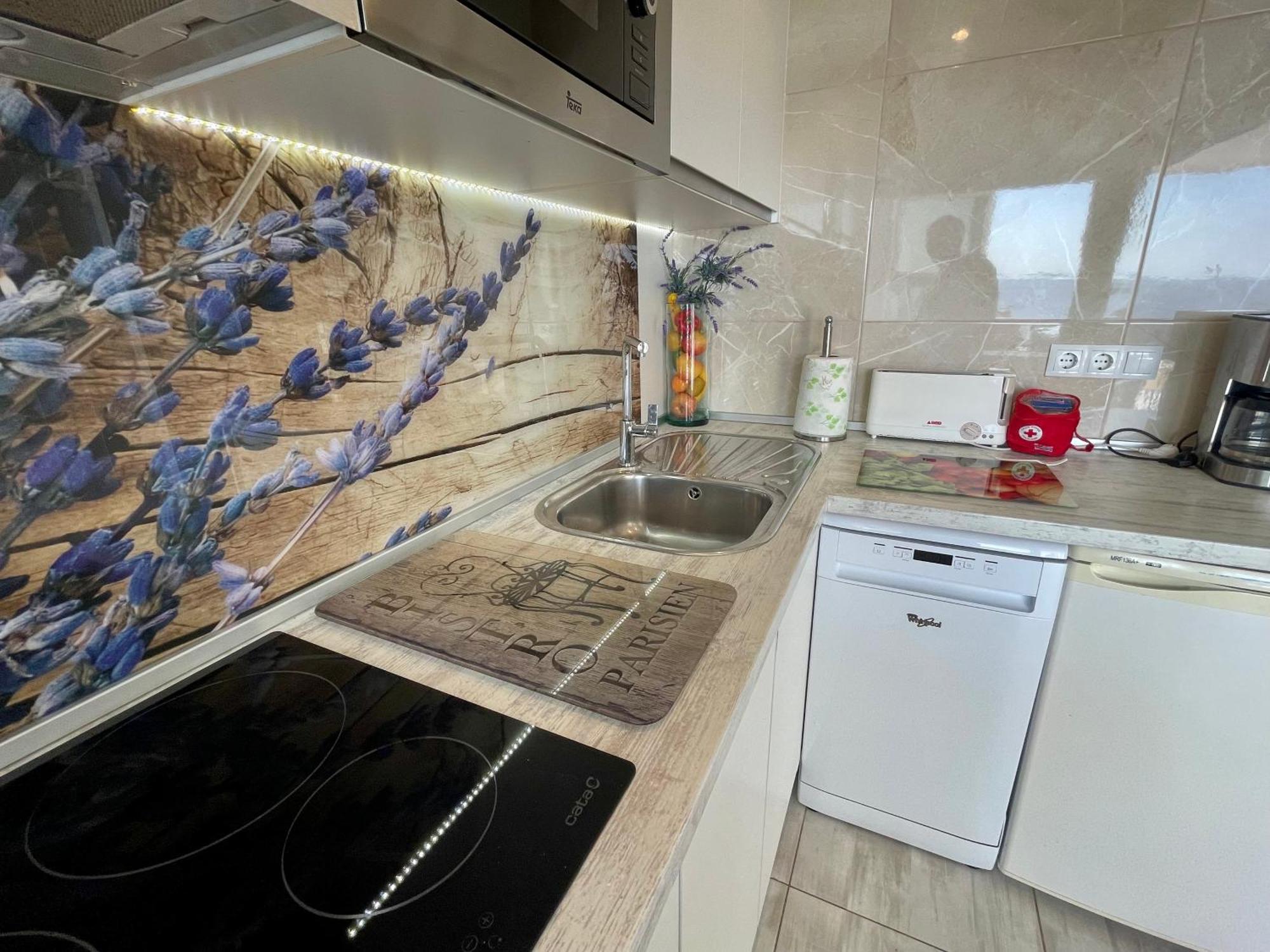 Magnifique Appartement En Front De Mer, Caneylles Roses Exterior photo